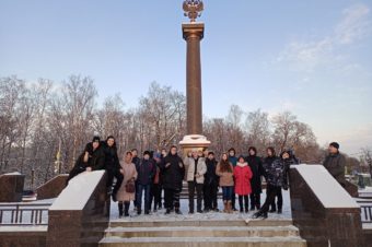 Студенты ГИЭФПТ посетили памятные места Гатчинского района.